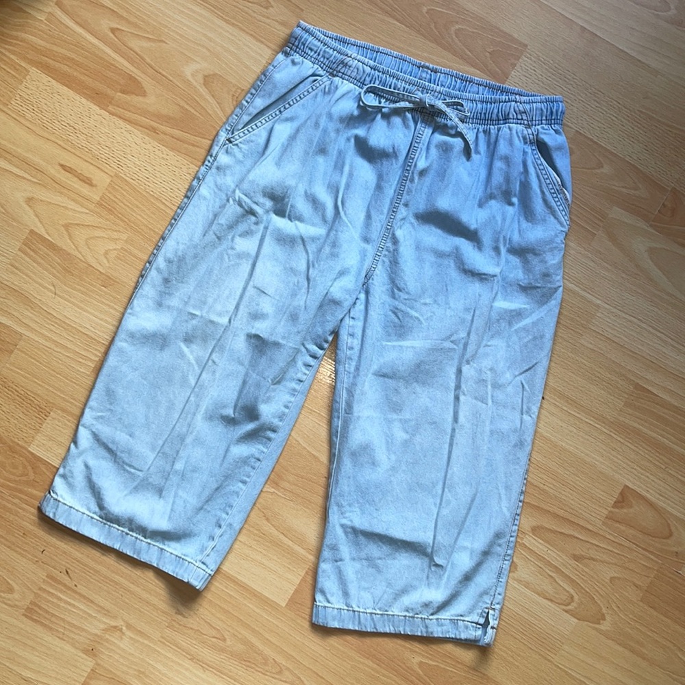Women’s Erika cargo capris - size L